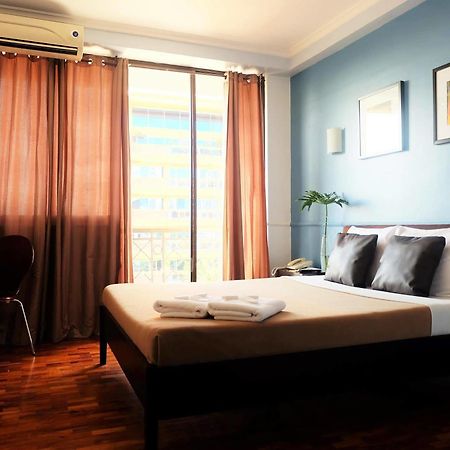 Vive Hotel Makati City Bagian luar foto