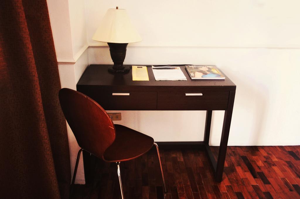 Vive Hotel Makati City Bagian luar foto
