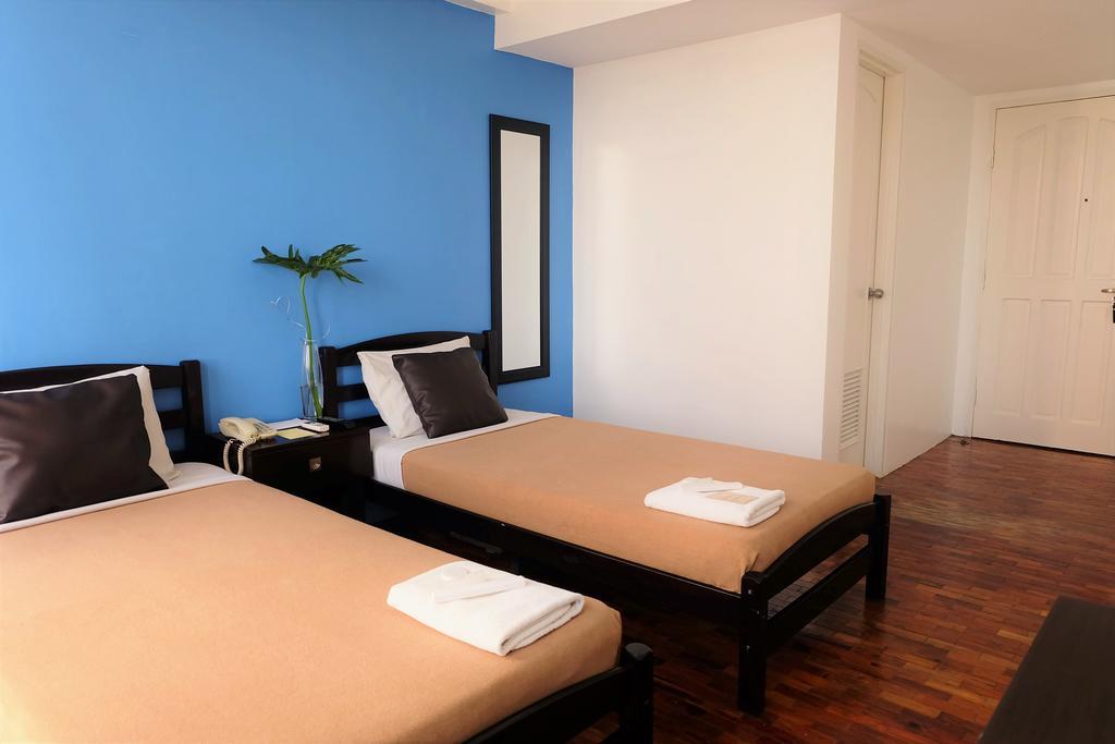 Vive Hotel Makati City Bagian luar foto