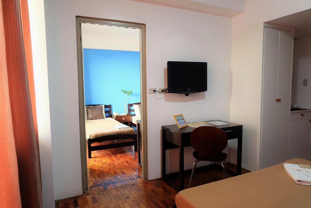 Vive Hotel Makati City Bagian luar foto