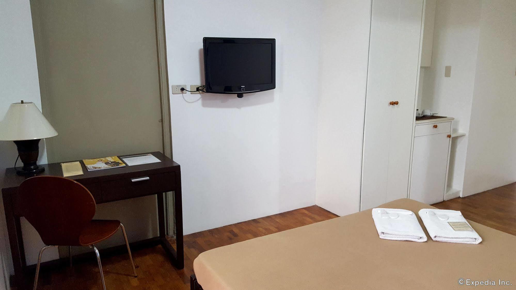 Vive Hotel Makati City Bagian luar foto