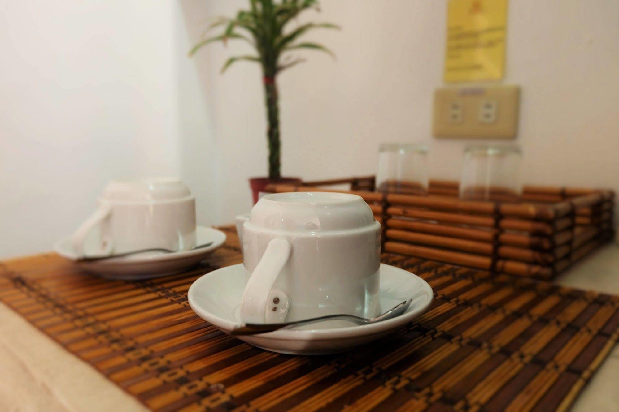 Vive Hotel Makati City Bagian luar foto