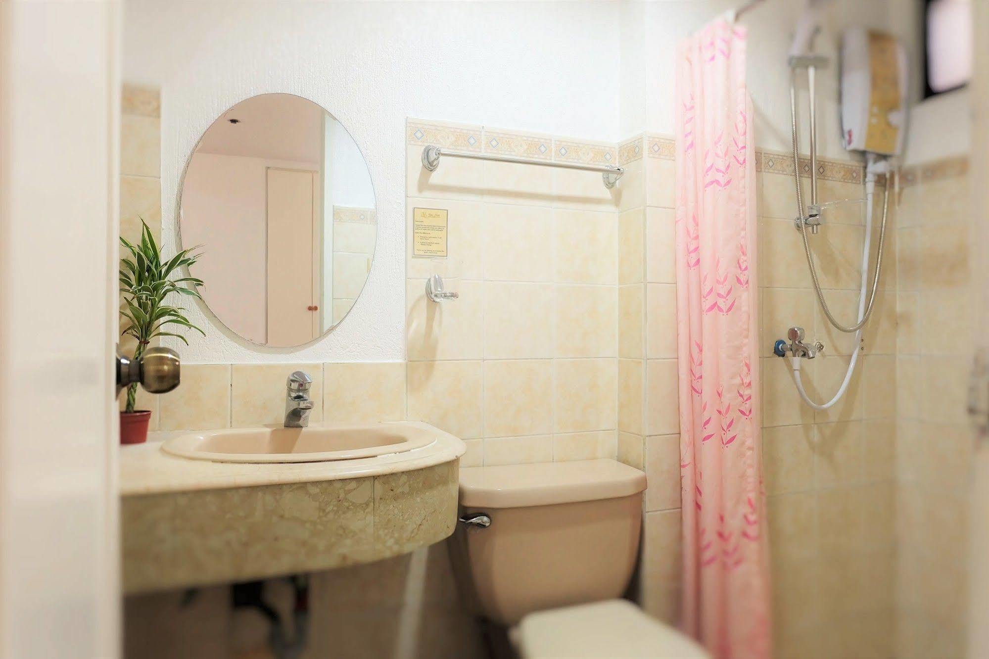 Vive Hotel Makati City Bagian luar foto