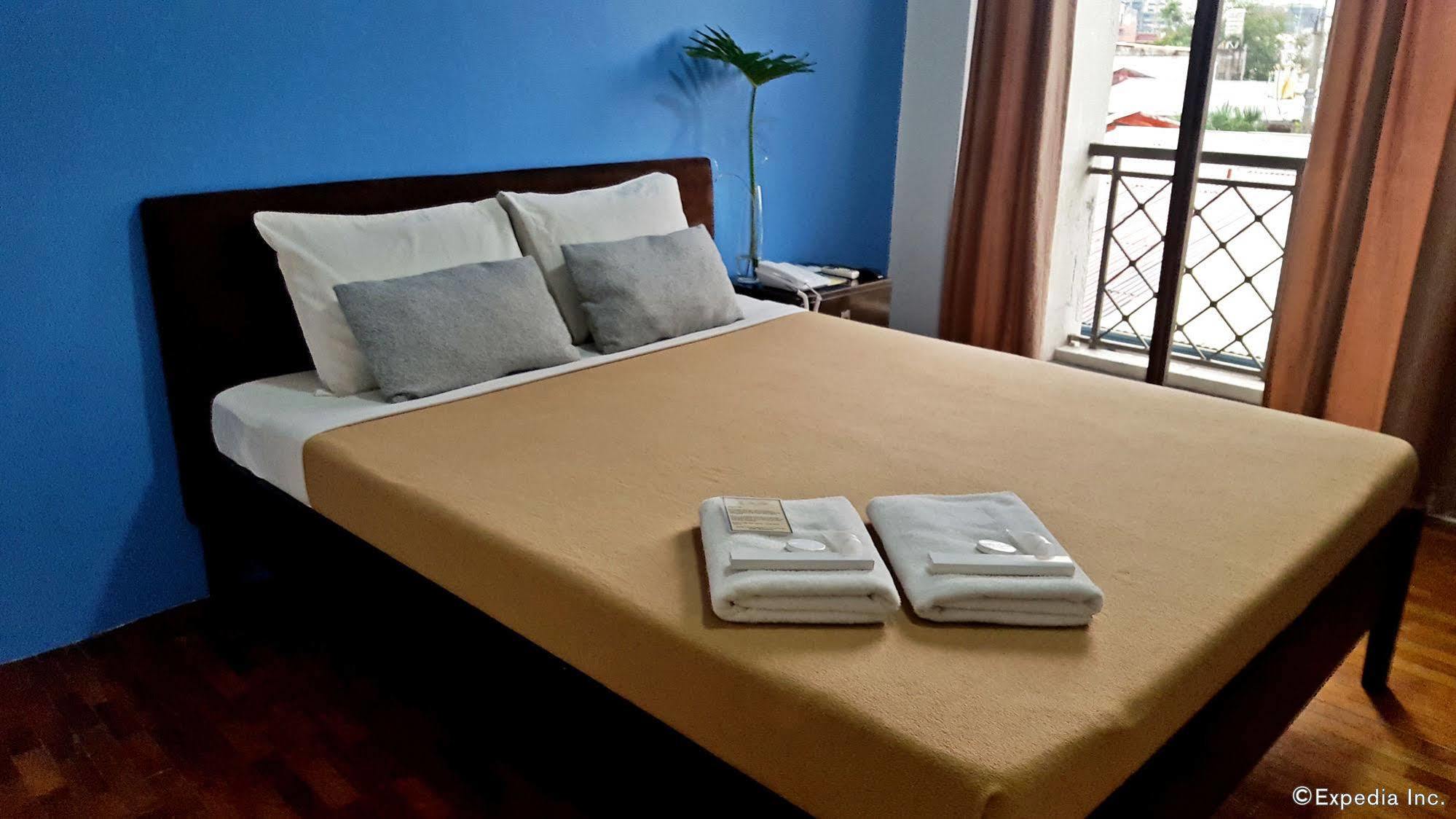 Vive Hotel Makati City Bagian luar foto