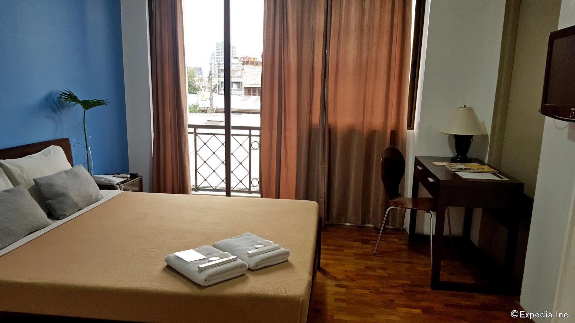 Vive Hotel Makati City Bagian luar foto
