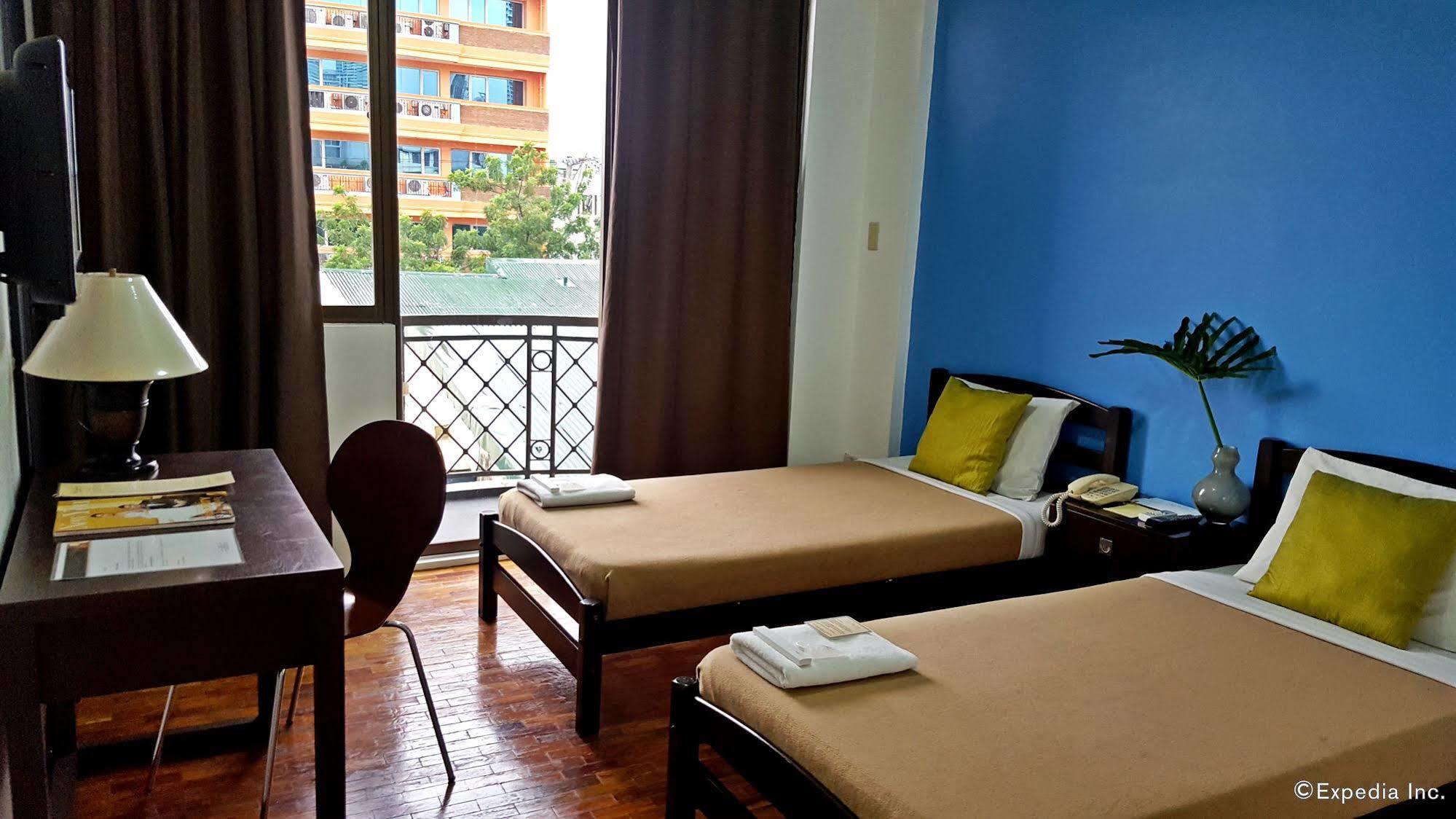 Vive Hotel Makati City Bagian luar foto