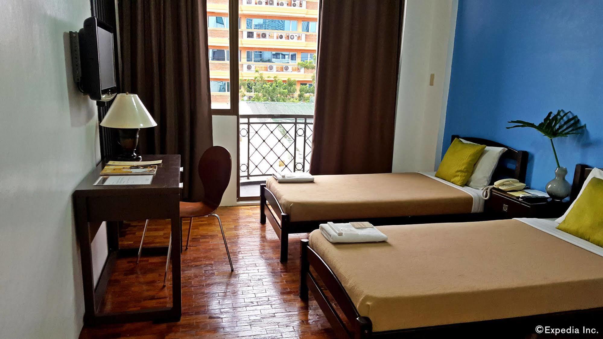 Vive Hotel Makati City Bagian luar foto