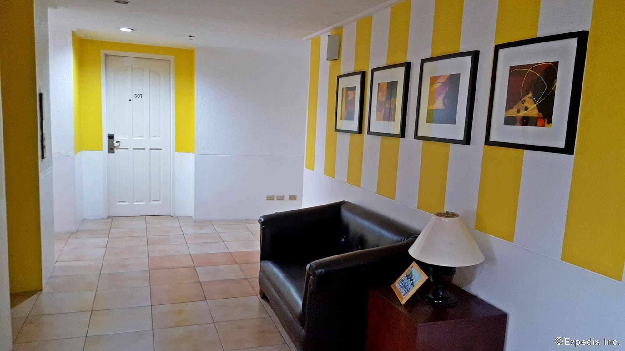 Vive Hotel Makati City Bagian luar foto
