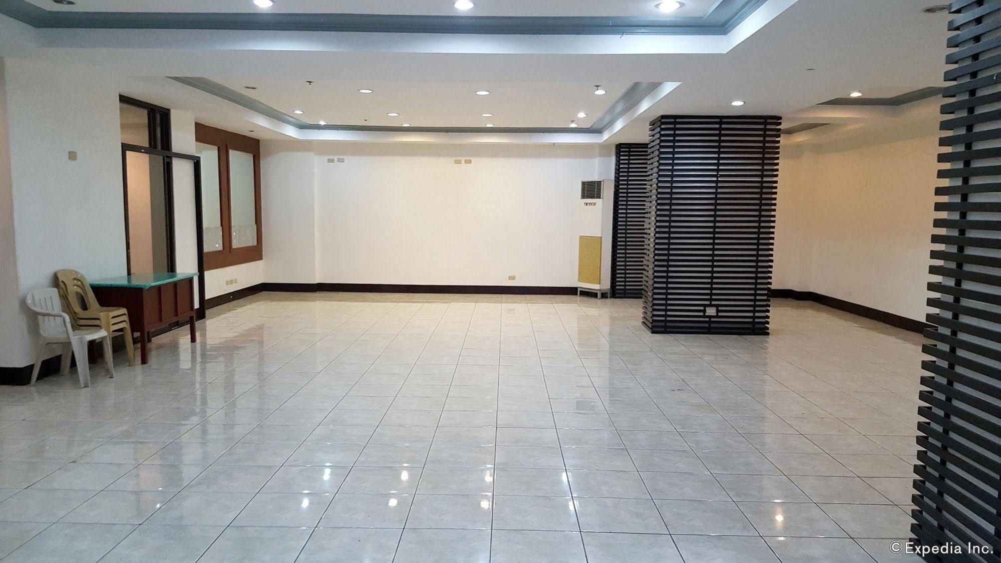 Vive Hotel Makati City Bagian luar foto